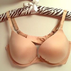 Victoria’s Secret Fabulous Push Up Bra NWOT 36D